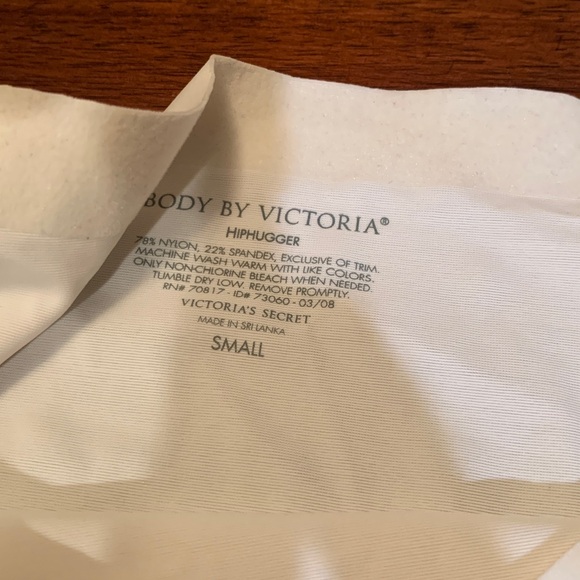 Victoria's Secret Cream / white HipHugger , no lines pantie ,  S, new, no tags - Picture 4 of 5